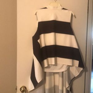 Adorable never worn hi lo top NWOT